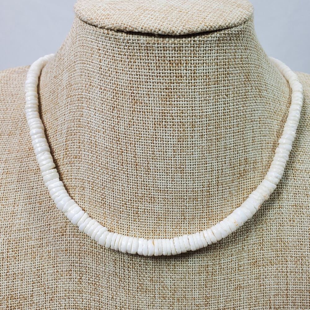 Vintage Necklace White Shell Bead Barrel Clasp 18 Inch